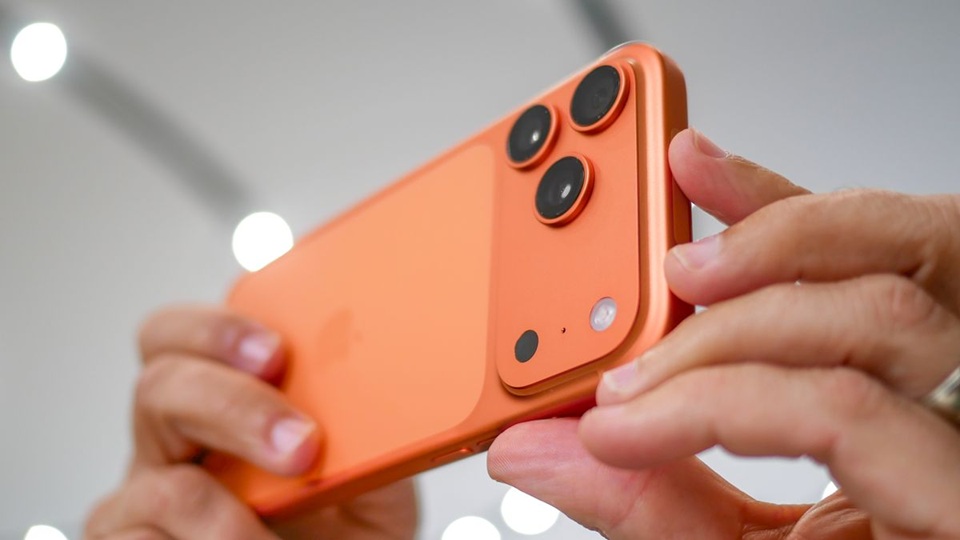 iPhone 17 Orange